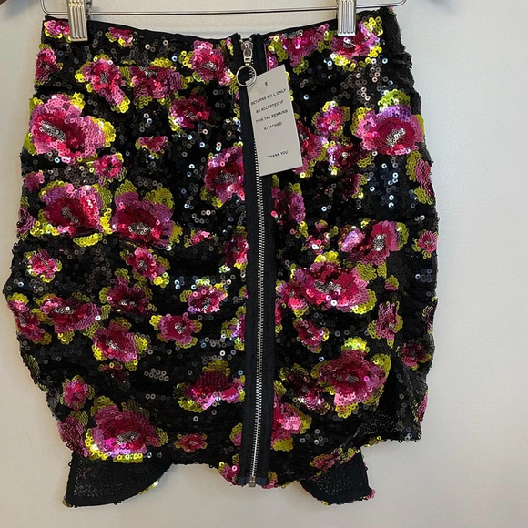 NWT For Love & Lemons||
San Junipero Sequin Skirt in Dahlia
Size Medium - Picture 5 of 7